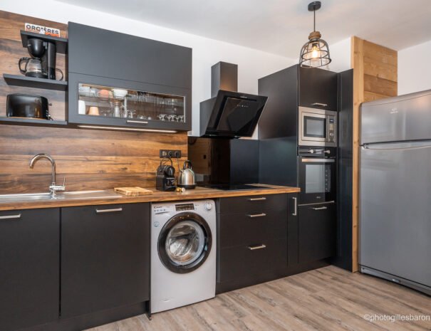 Cuisine moderne tout équipée de l'appartement Horizon 1800 à Orcières